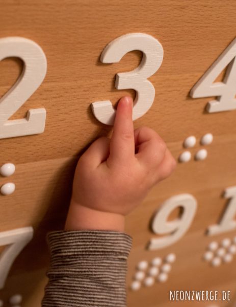 Selbstgemachtes Busyboard für Kleinkinder - Einfach Spielen - Zahlen lernen